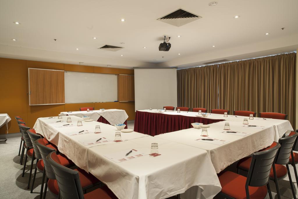 Hotel Zagame'S House Melbourne Esterno foto A meeting room at the University of New South Wales